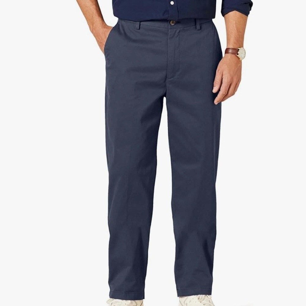 Amazon Essentials Men's Classic-Fit Flat-Front Chino Pant